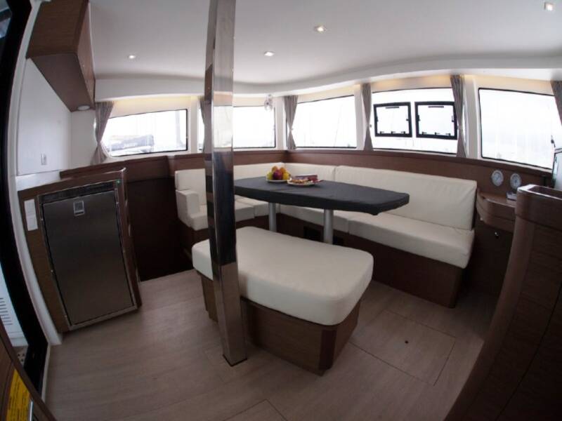 Lagoon 42 Stolos