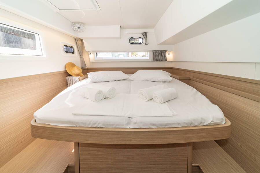 Lagoon 42 First Dance