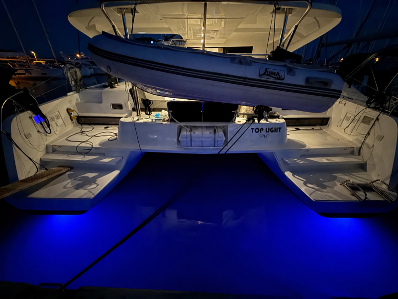 Lagoon 42 Top Light