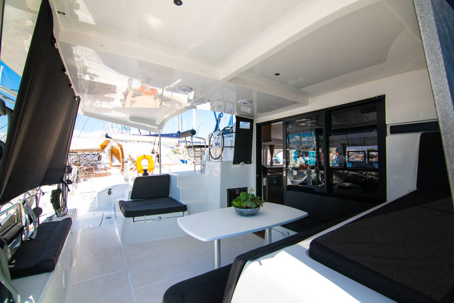 Lagoon 42 Blue Trident