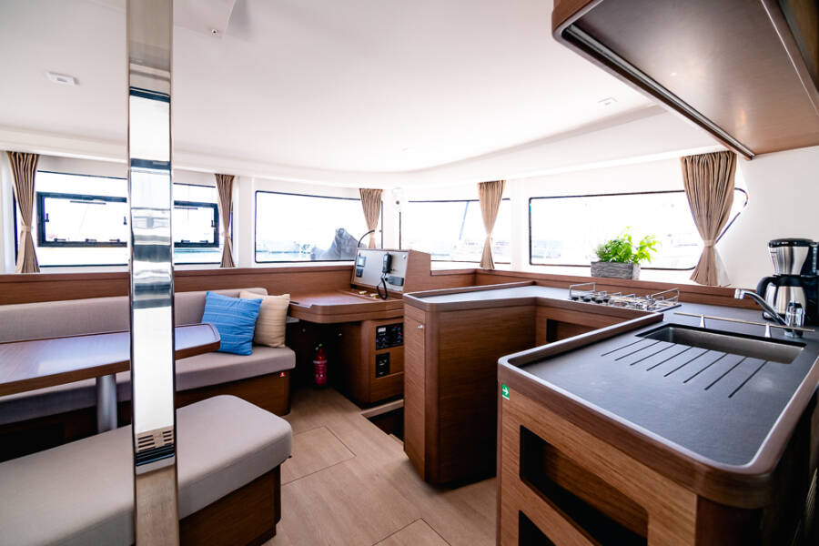 Lagoon 42 Blue Trident