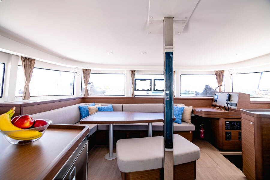 Lagoon 42 Blue Trident