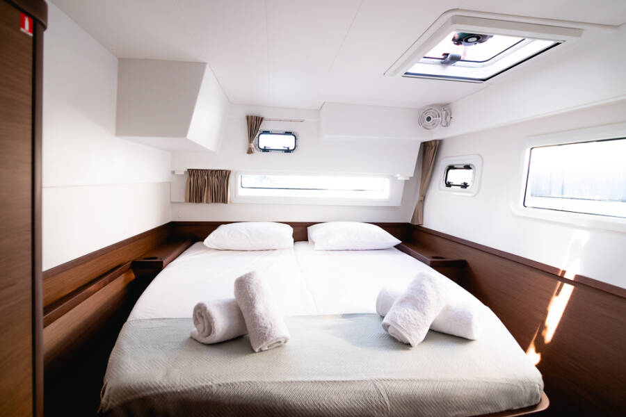 Lagoon 42 Blue Trident