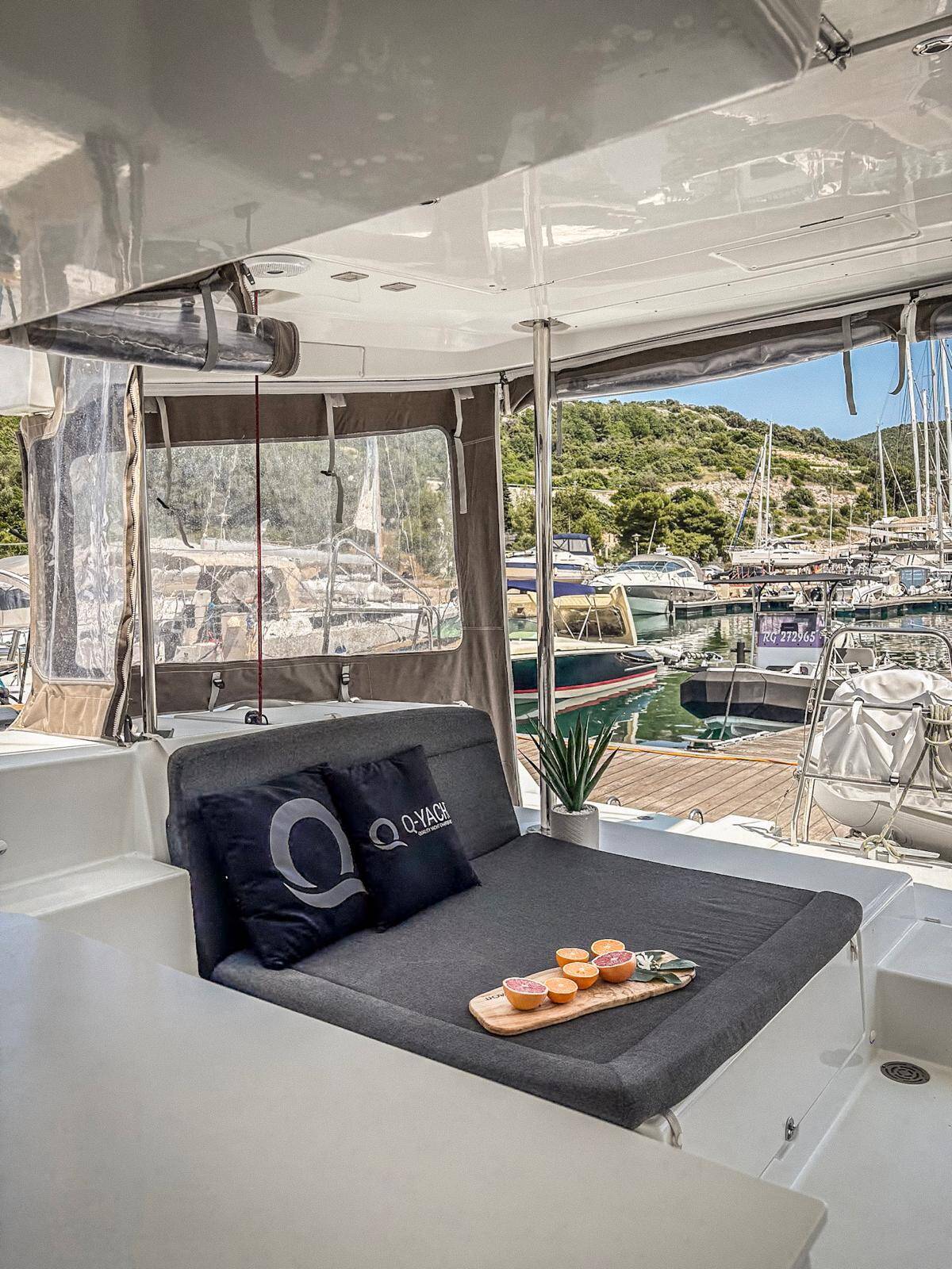 Lagoon 450 F Red Twin