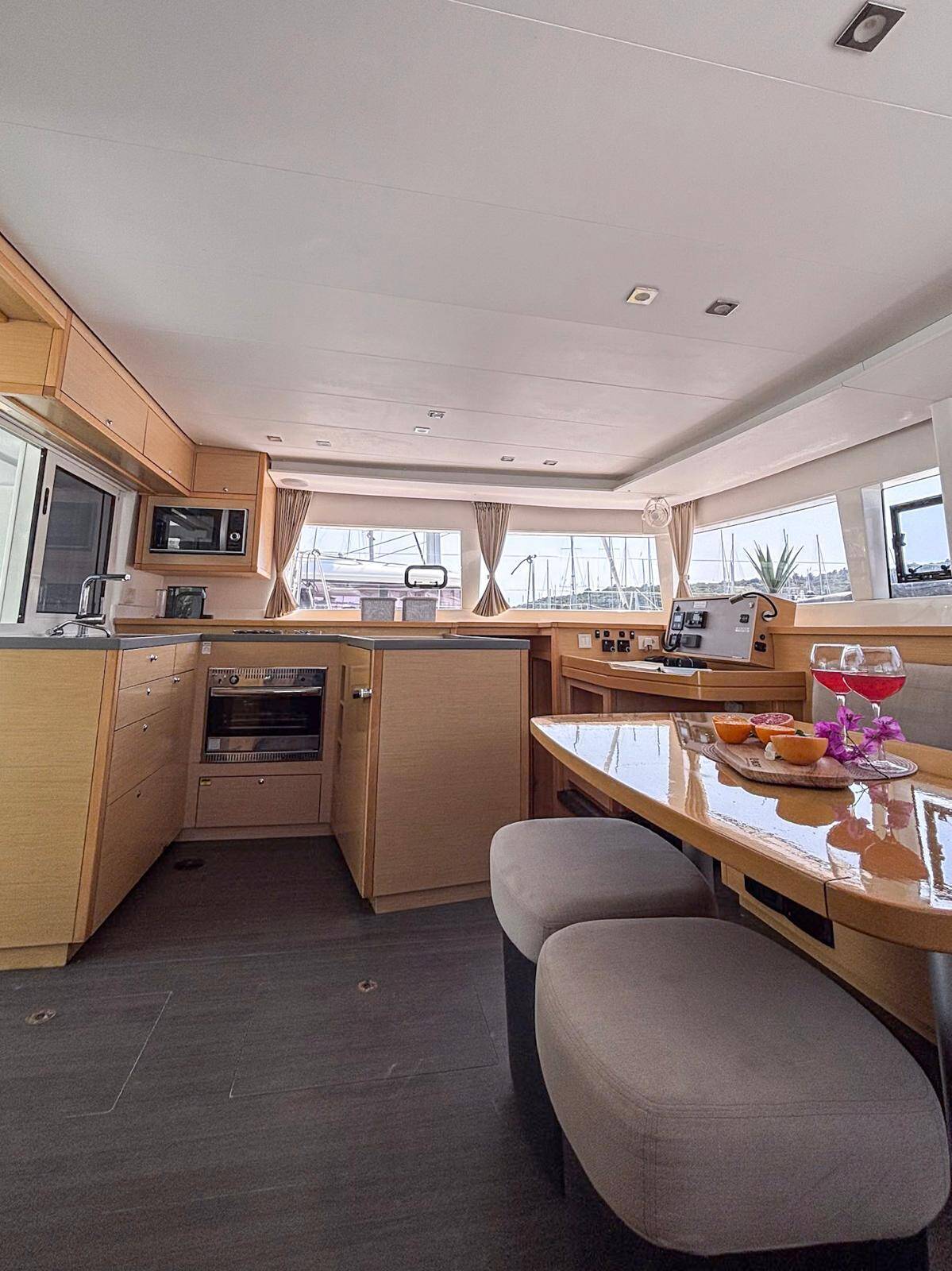 Lagoon 450 F Red Twin