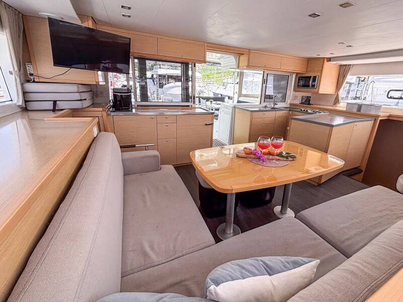 Lagoon 450 F Red Twin