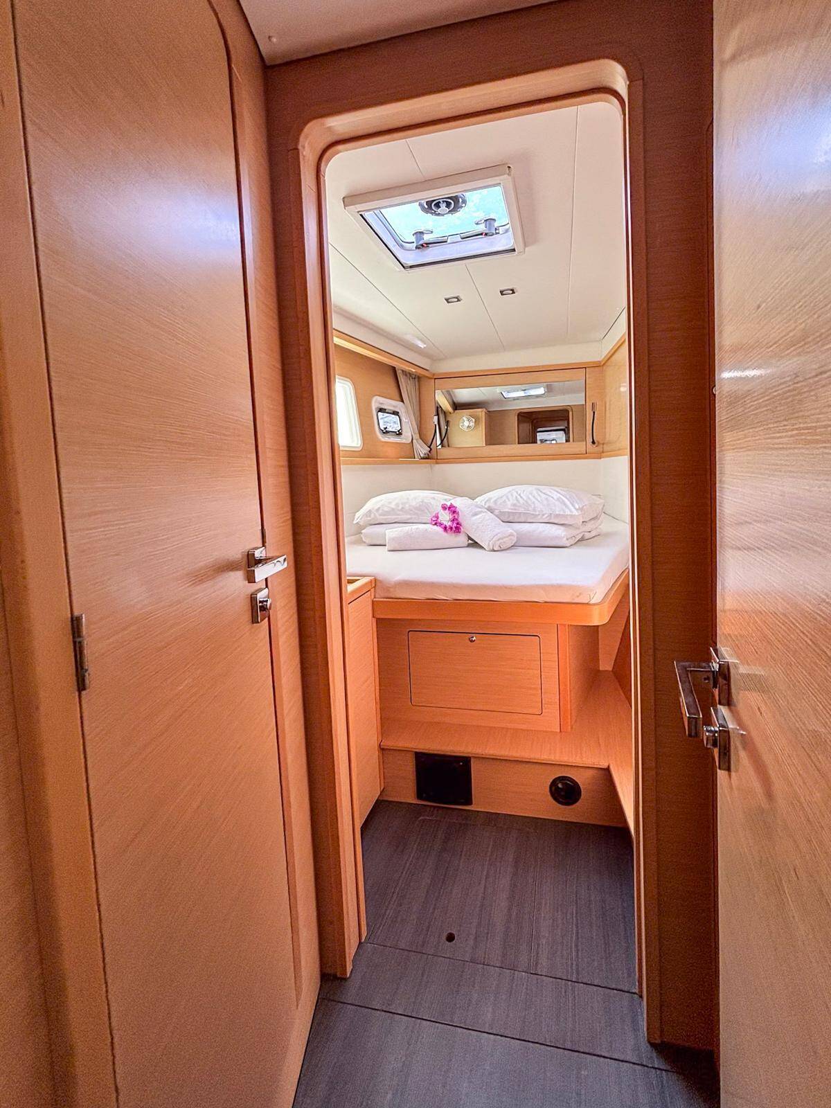 Lagoon 450 F Red Twin