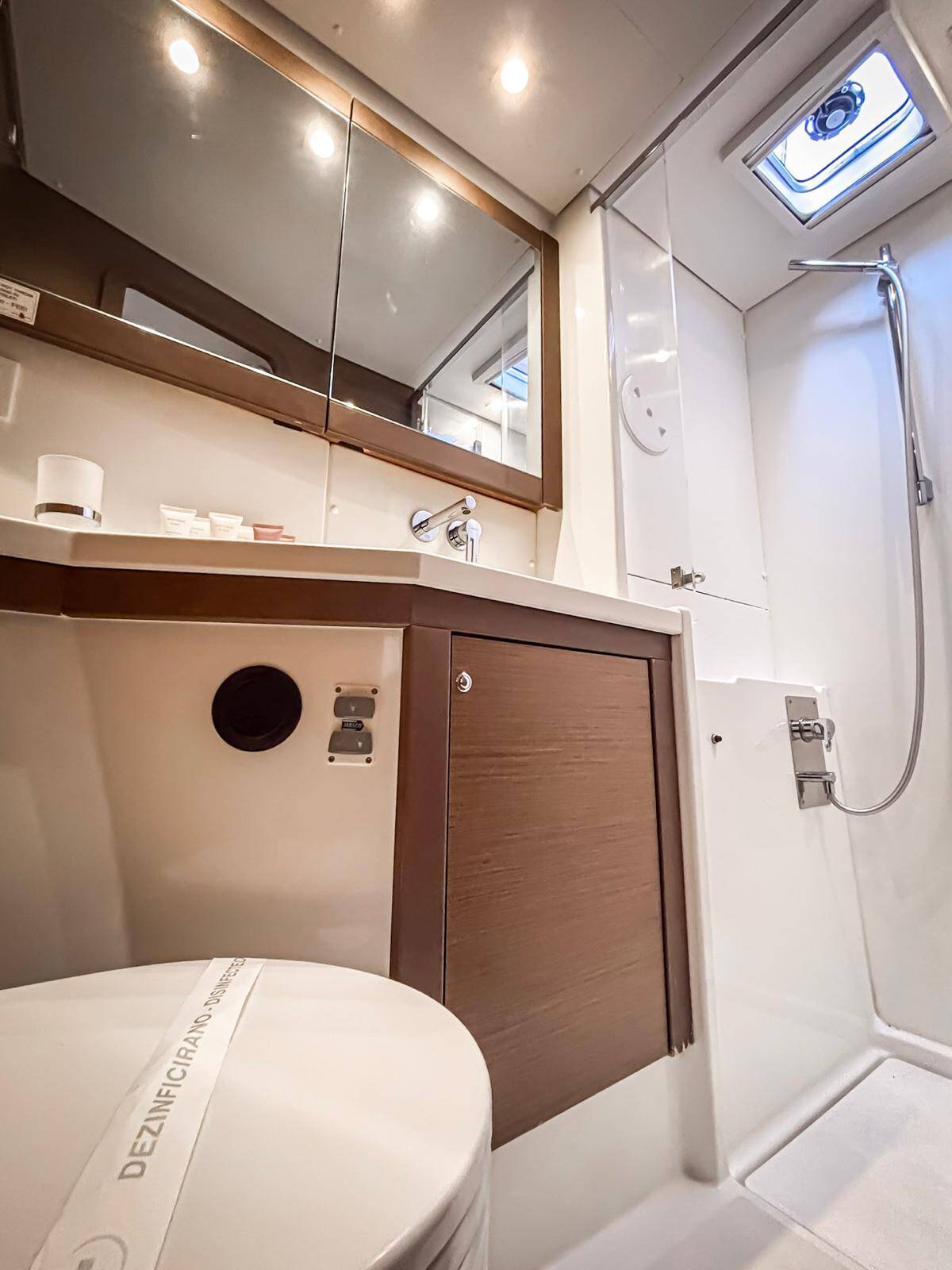 Lagoon 450 F Red Twin II