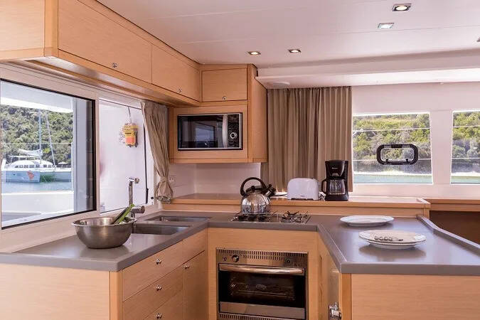 Lagoon 450 F Gin Tonic