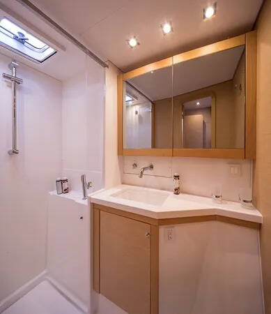 Lagoon 450 F Gin Tonic