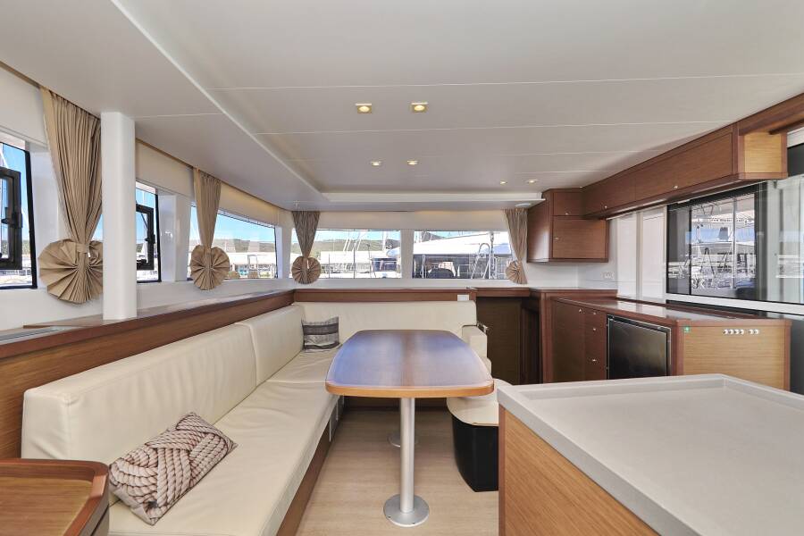 Lagoon 450 F Must Have