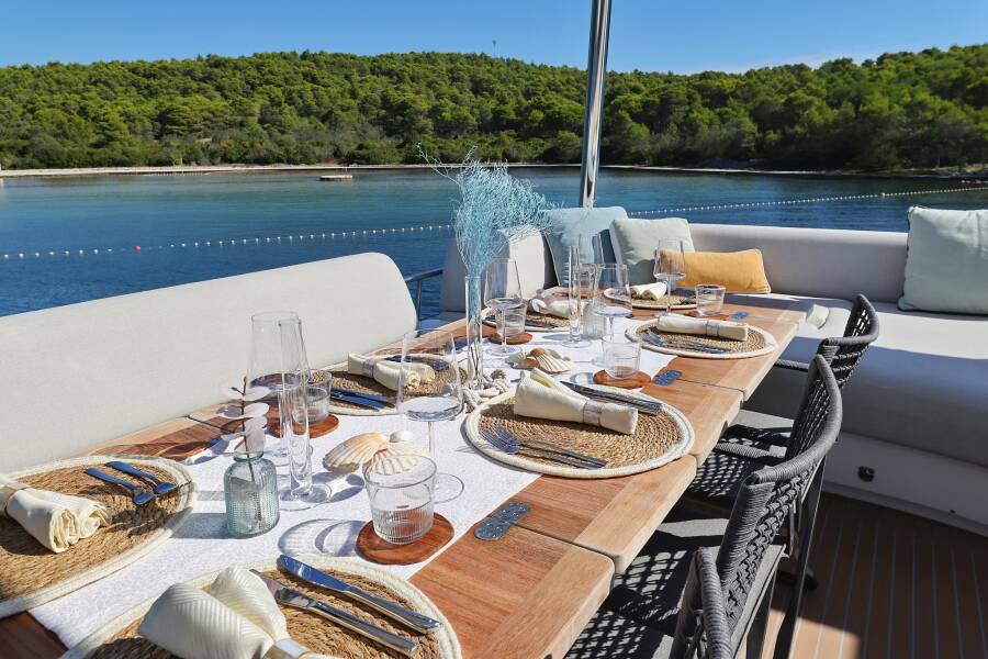 Lagoon Sixty 7 Mastermind