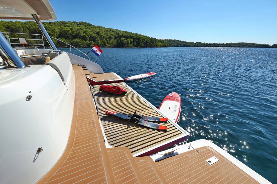 Lagoon Sixty 7 Mastermind