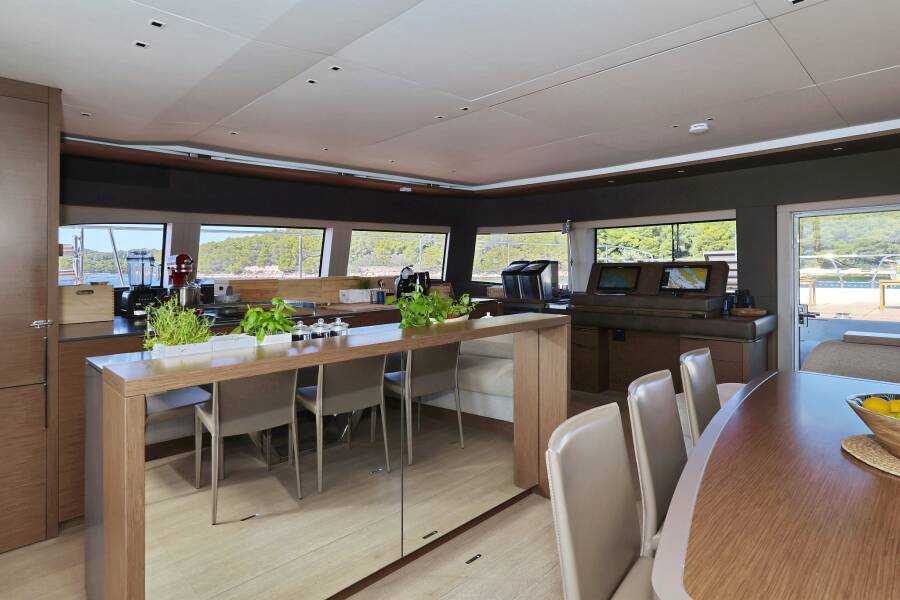 Lagoon Sixty 7 Mastermind