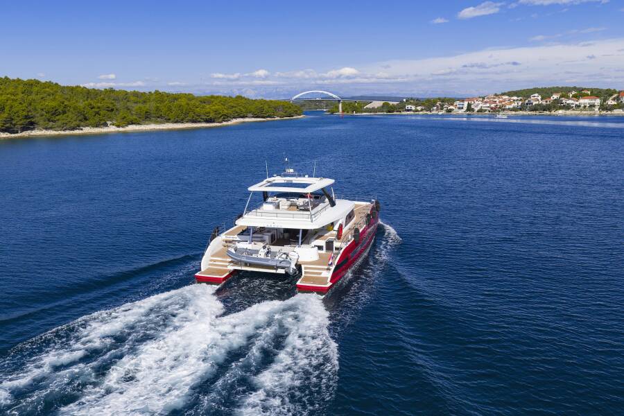 Lagoon Sixty 7 Mastermind