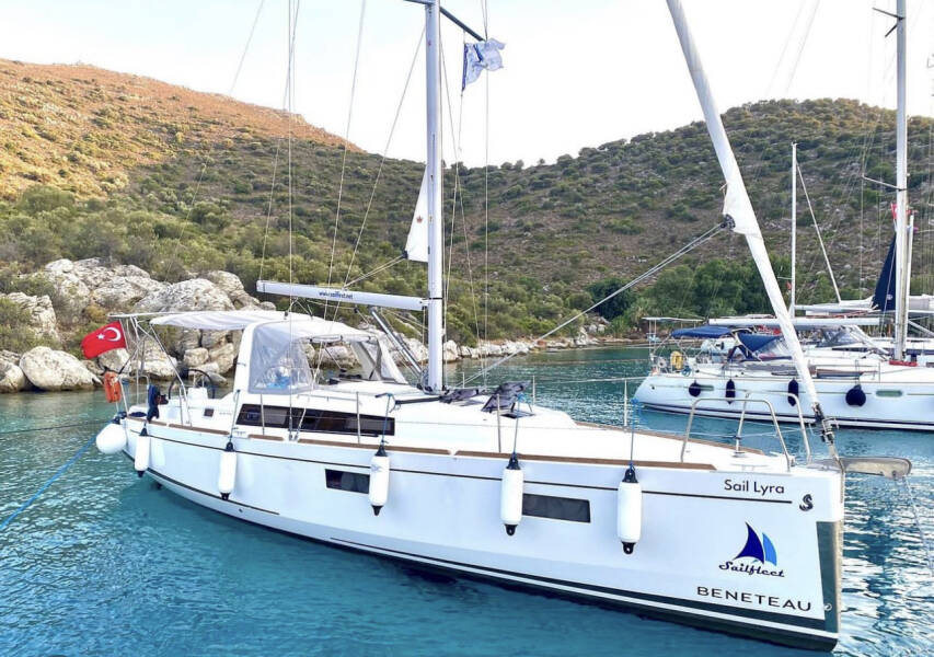Oceanis 38.1 Sail Lyra