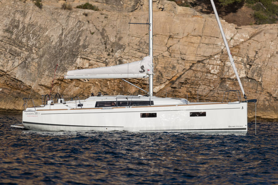 Oceanis 38.1 Sail Pride