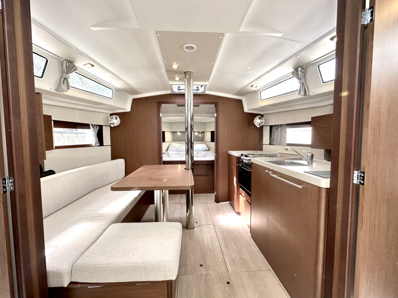 Oceanis 38.1 Sail Pride