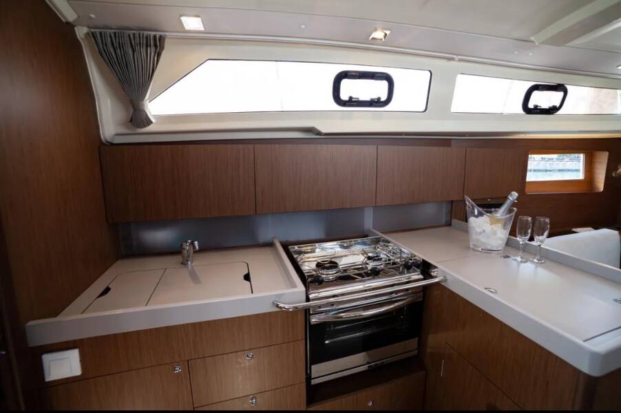 Oceanis 41.1 Sail Orion