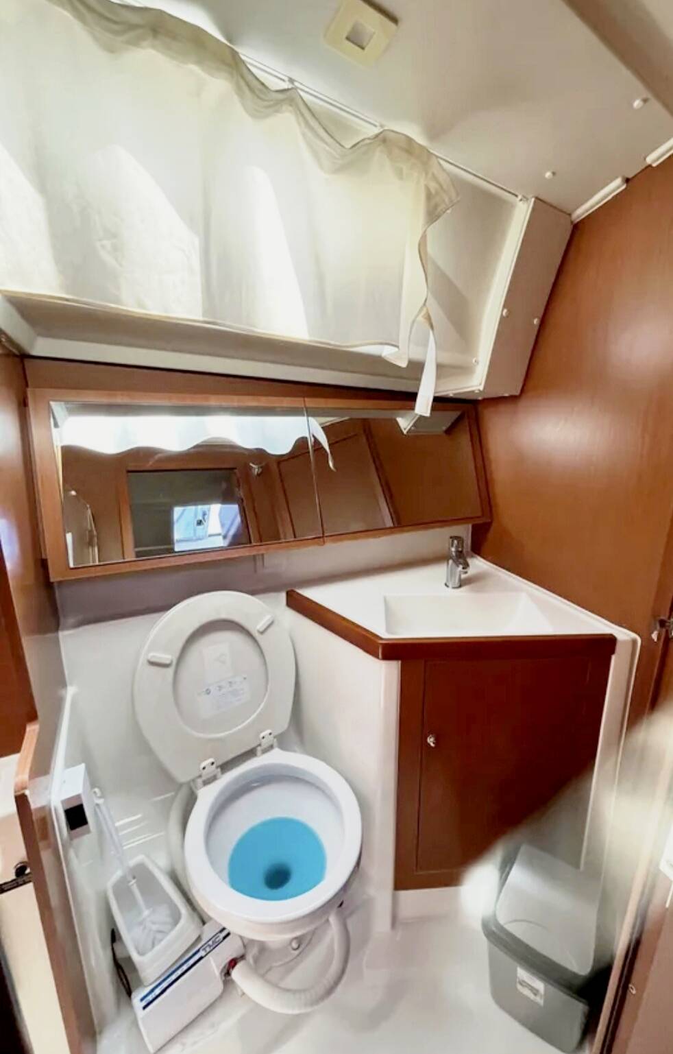 Oceanis 41.1 Black Lion