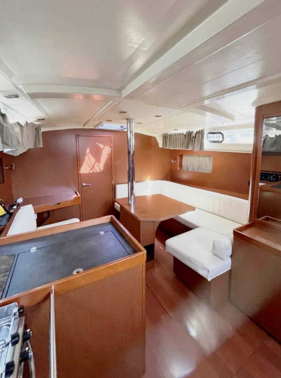 Oceanis 41.1 Black Lion