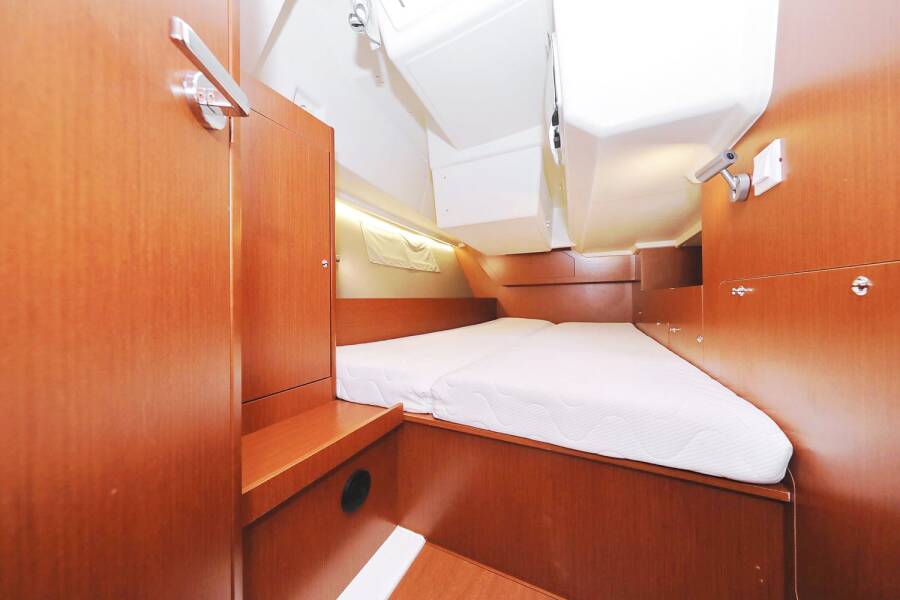 Oceanis 41.1 Black Lion