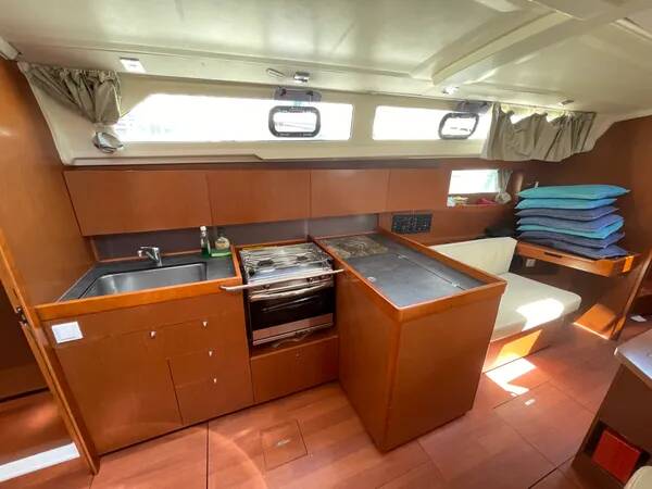 Oceanis 41.1 Black Lion