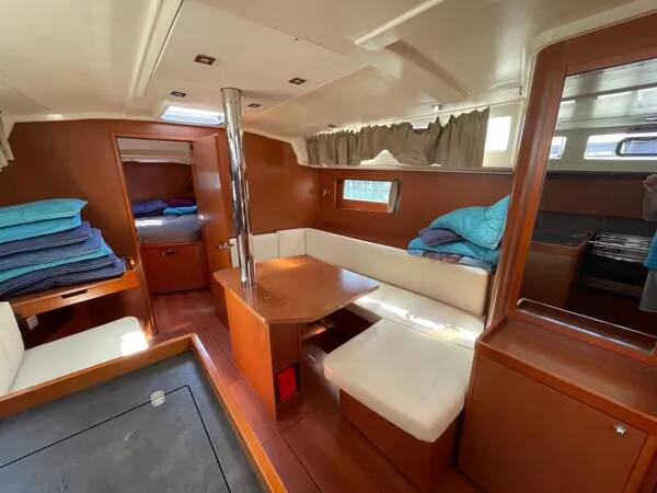 Oceanis 41.1 Black Lion