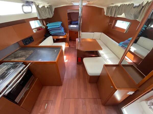 Oceanis 41.1 Black Lion