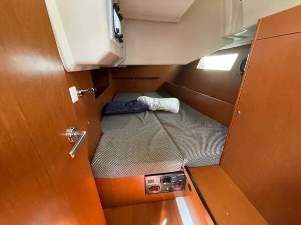 Oceanis 41.1 Black Lion