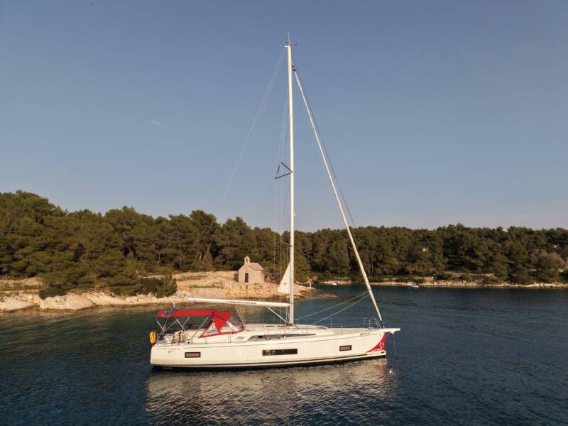 Oceanis 46.1 Bumblebee