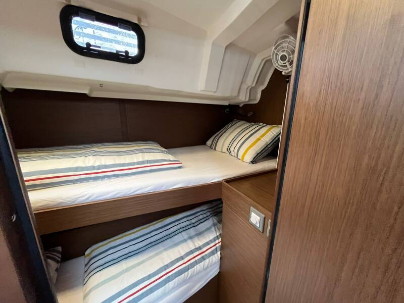 Oceanis 46.1 Blue sky