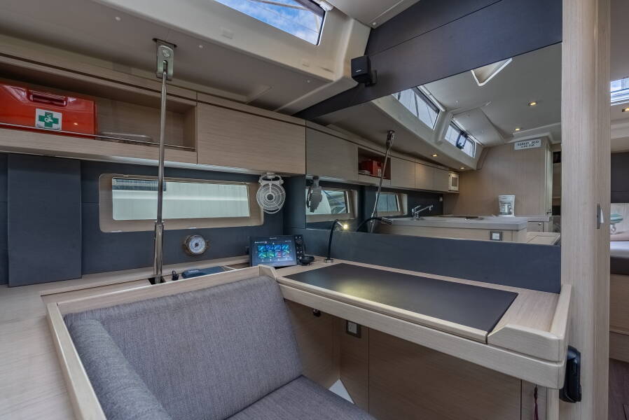 Oceanis 51.1 Sunday Girl