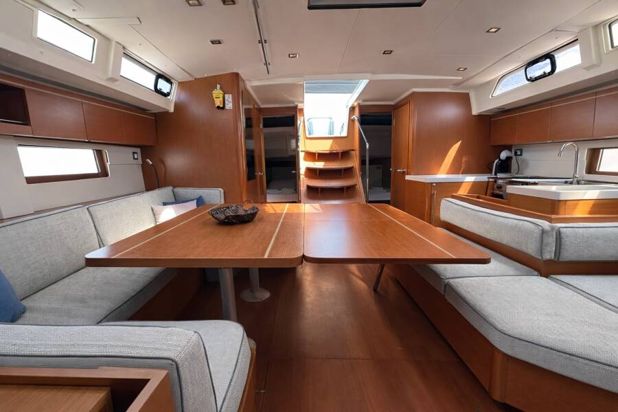 Oceanis 51.1 Velvet Dice