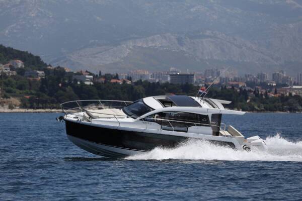 Sealine C335V Stormi