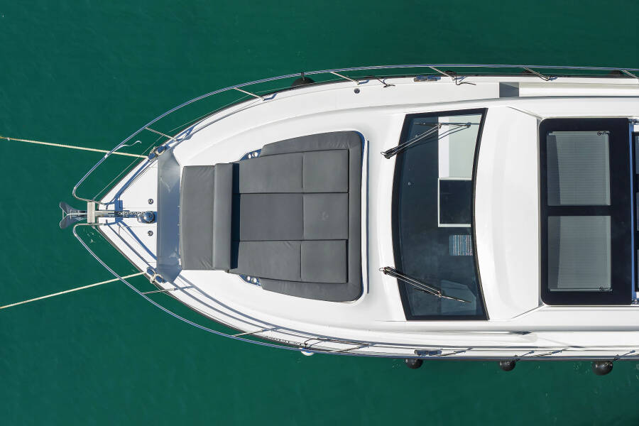 Sealine C390 Tireless