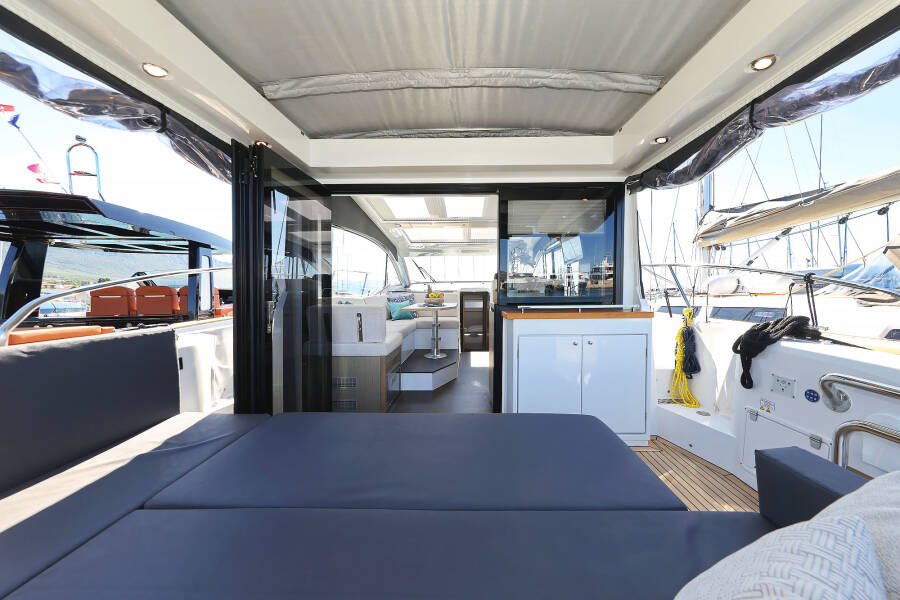 Sealine C390 Tireless