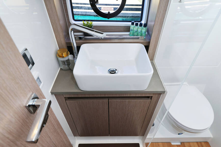 Sealine C390 Tireless