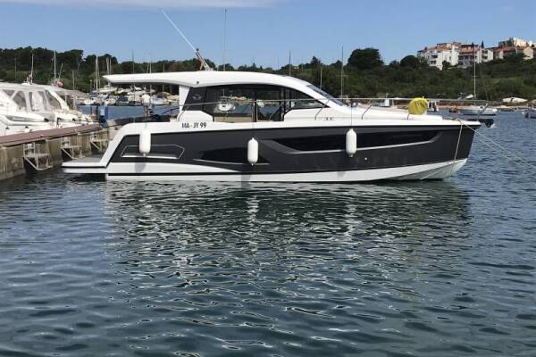 Sealine C390 Ecstasea