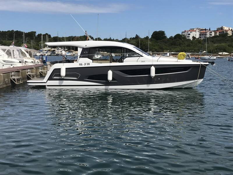 Sealine C390 Ecstasea