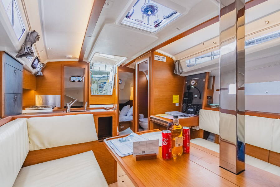 Sun Odyssey 349 Minx