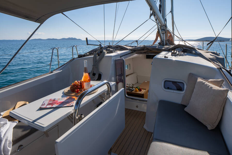 Sun Odyssey 380 Nala