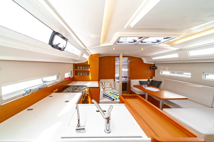 Sun Odyssey 410 First Date