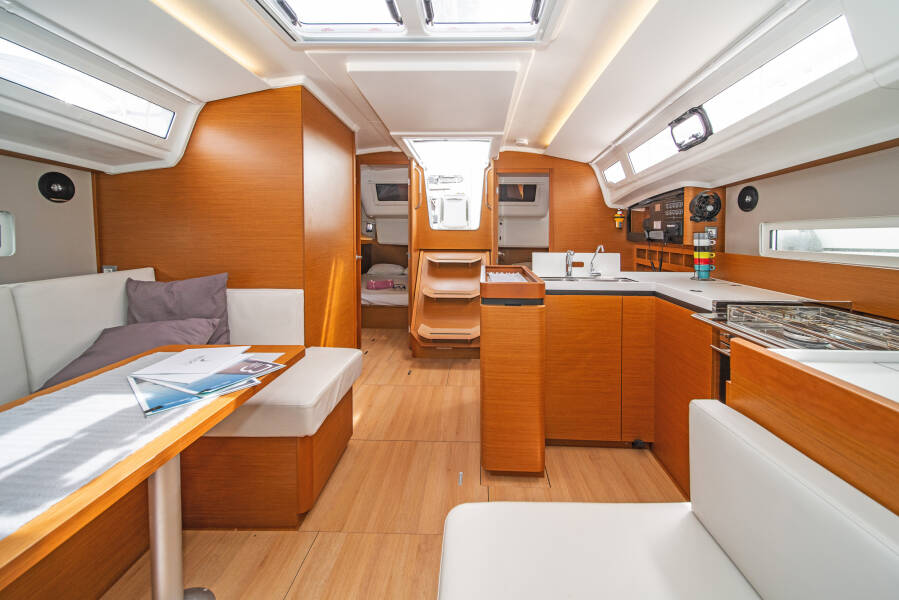 Sun Odyssey 410 Naias