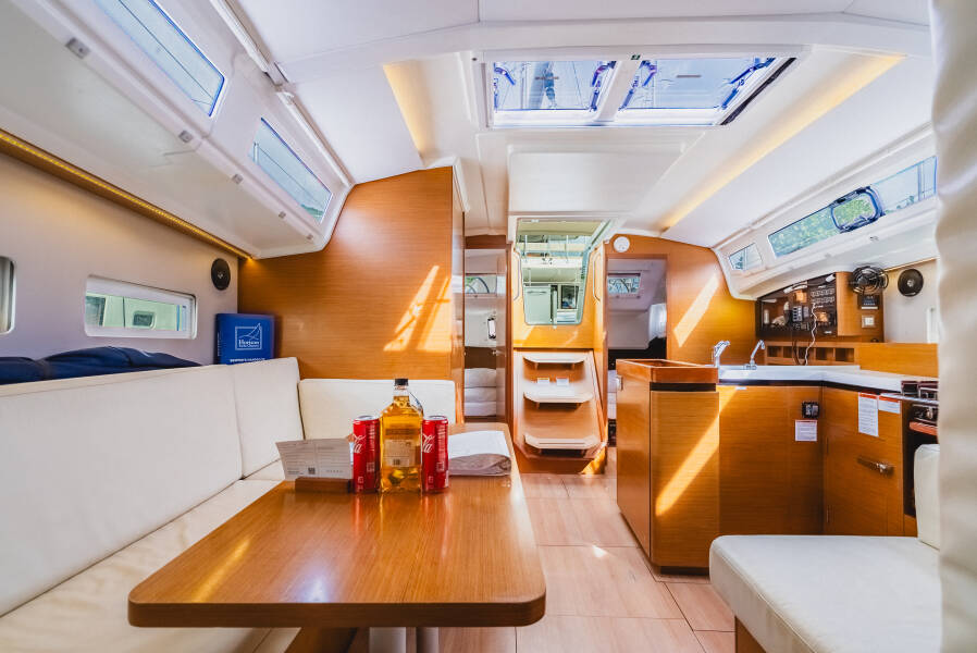 Sun Odyssey 410 Tola Sunrise