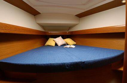 Sun Odyssey 42i Black Pearl