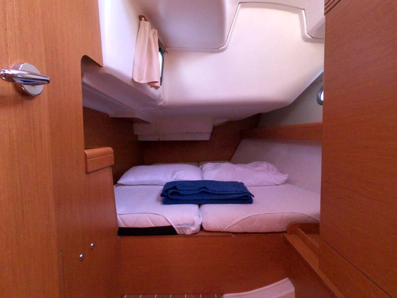 Sun Odyssey 42i Praha