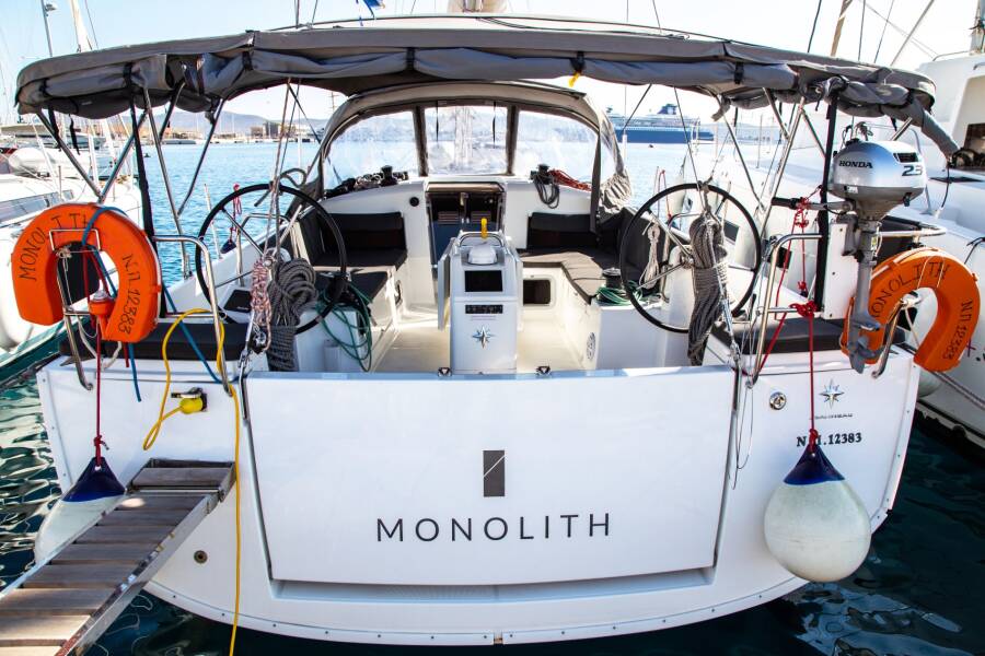 Sun Odyssey 440 Monolith